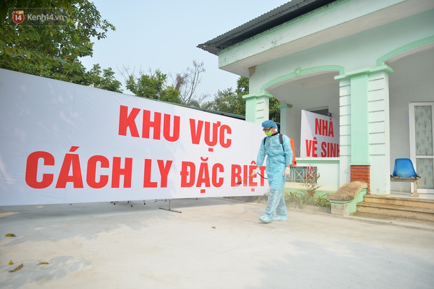 Các chiến sĩ nơi tâm dịch Vĩnh Phúc: Đi tắm, tháo nhẫn cưới ra mới nhớ sắp tới là kỷ niệm 10 năm ngày cưới - Ảnh 3. Các chiến sĩ nơi tâm dịch Vĩnh Phúc: Đi tắm, tháo nhẫn cưới ra mới nhớ sắp tới là kỷ niệm 10 năm ngày cưới - Ảnh 3.