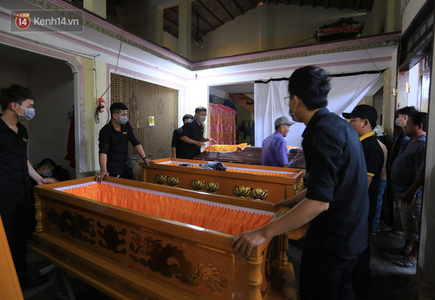 Tang thương ngôi làng nơi xảy ra vụ lật thuyền khiến 6 người chết: Có nỗi đau nào tột cùng hơn một lúc mất cả vợ lẫn 2 con thơ - Ảnh 3. Tang thương ngôi làng nơi xảy ra vụ lật thuyền khiến 6 người chết: Có nỗi đau nào tột cùng hơn một lúc mất cả vợ lẫn 2 con thơ - Ảnh 3.