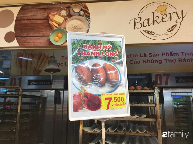 Hà Nội: Người tiêu dùng đổ xô đi mua bánh mì thanh long do hương vị giòn xốp ngậy mà giá rẻ chỉ bằng 1/3 bánh mì truyền thống - Ảnh 3. Hà Nội: Người tiêu dùng đổ xô đi mua bánh mì thanh long do hương vị giòn xốp ngậy mà giá rẻ chỉ bằng 1/3 bánh mì truyền thống - Ảnh 3.