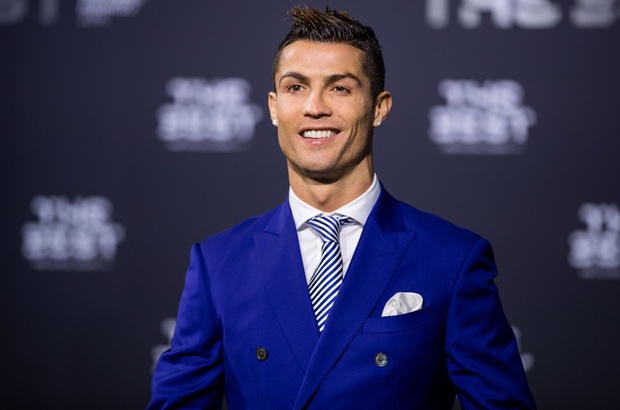 Bị đối thủ hết ăn vạ rồi đổ tội oan, Ronaldo đáp trả bằng kiểu cười độc chưa từng xuất hiện trước kia, báo Ý liền xuýt xoa: Xứng đáng làm meme - Ảnh 4. Bị đối thủ hết ăn vạ rồi đổ tội oan, Ronaldo đáp trả bằng kiểu cười độc chưa từng xuất hiện trước kia, báo Ý liền xuýt xoa: Xứng đáng làm meme - Ảnh 4.