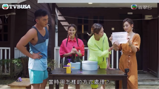 Rùng mình khi xem mỹ nhân phim 18+ của TVB liếm dép bẩn dính đầy cát trên sóng truyền hình - Ảnh 1. Rùng mình khi xem mỹ nhân phim 18+ của TVB liếm dép bẩn dính đầy cát trên sóng truyền hình - Ảnh 1.