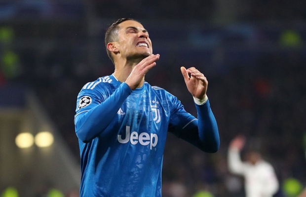 Bị đối thủ hết ăn vạ rồi đổ tội oan, Ronaldo đáp trả bằng kiểu cười độc chưa từng xuất hiện trước kia, báo Ý liền xuýt xoa: Xứng đáng làm meme - Ảnh 5. Bị đối thủ hết ăn vạ rồi đổ tội oan, Ronaldo đáp trả bằng kiểu cười độc chưa từng xuất hiện trước kia, báo Ý liền xuýt xoa: Xứng đáng làm meme - Ảnh 5.