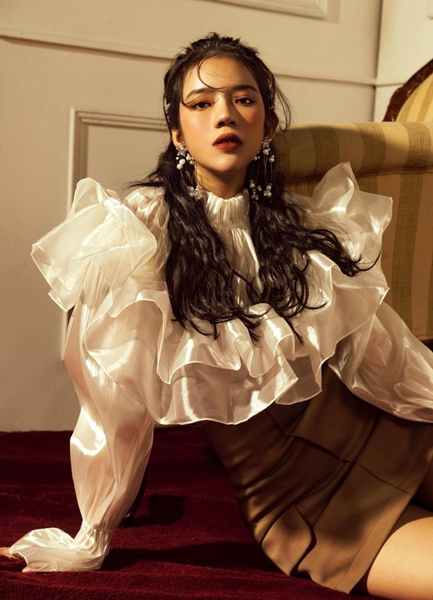 lyly-la-ai-tieu-su-doi-tu-su-nghiep-tinh-yeu-cua-nu-ca-si-f1c5094f-15827679517231790616882.jpg