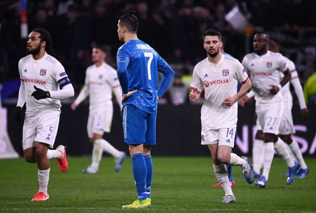 Thi đấu bạc nhược, Ronaldo và Juventus nhận thất bại ê chề ở lượt đi vòng 1/8 Champions League - Ảnh 5. Thi đấu bạc nhược, Ronaldo và Juventus nhận thất bại ê chề ở lượt đi vòng 1/8 Champions League - Ảnh 5.