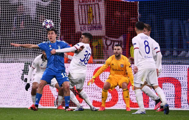 Thi đấu bạc nhược, Ronaldo và Juventus nhận thất bại ê chề ở lượt đi vòng 1/8 Champions League - Ảnh 7. Thi đấu bạc nhược, Ronaldo và Juventus nhận thất bại ê chề ở lượt đi vòng 1/8 Champions League - Ảnh 7.