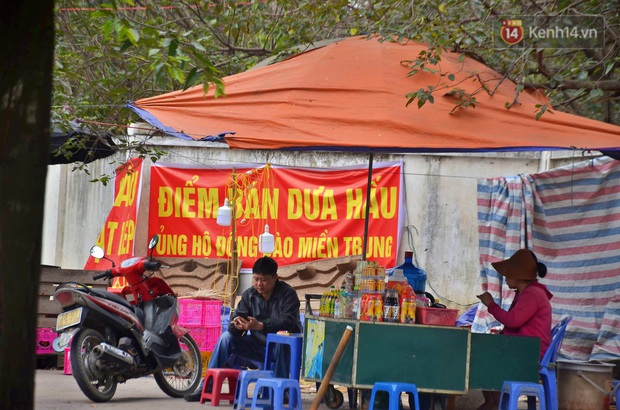 Sự thật sau tấm biển giải cứu khoai lang Gia Lai trên vỉa hè Hà Nội: Người bán thừa nhận lấy hàng từ chợ đầu mối để kiếm lời - Ảnh 5. Sự thật sau tấm biển giải cứu khoai lang Gia Lai trên vỉa hè Hà Nội: Người bán thừa nhận lấy hàng từ chợ đầu mối để kiếm lời - Ảnh 5.