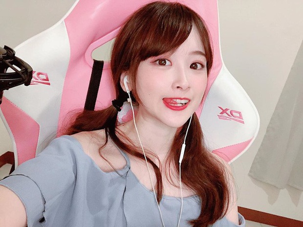 Cosplay thành nữ y tá quyến rũ trên sóng, cô nàng streamer xinh đẹp gây chú ý, tiêu chuẩn tìm bạn trai là phải chơi game giỏi hơn mình - Ảnh 3.