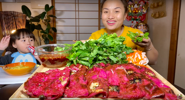 Mẹ con Quỳnh Trần - bé Sa được ủng hộ nhiệt tình với món bánh xèo thanh long, dù ở nước Nhật xa xôi vẫn góp phần giải cứu nông sản Việt Nam - Ảnh 14. Mẹ con Quỳnh Trần - bé Sa được ủng hộ nhiệt tình với món bánh xèo thanh long, dù ở nước Nhật xa xôi vẫn góp phần giải cứu nông sản Việt Nam - Ảnh 14.