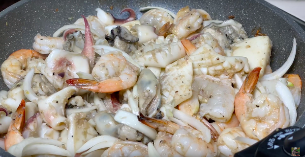 Mẹ con Quỳnh Trần - bé Sa được ủng hộ nhiệt tình với món bánh xèo thanh long, dù ở nước Nhật xa xôi vẫn góp phần giải cứu nông sản Việt Nam - Ảnh 8. Mẹ con Quỳnh Trần - bé Sa được ủng hộ nhiệt tình với món bánh xèo thanh long, dù ở nước Nhật xa xôi vẫn góp phần giải cứu nông sản Việt Nam - Ảnh 8.