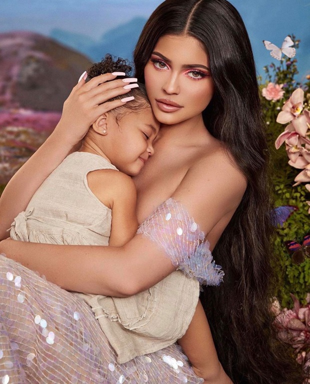 The reincarnated golden girl in the village calls out Kylie Jenner's daughter's name: Going on a 6000 billion cruise, birthday gift is a huge park - Photo 1.