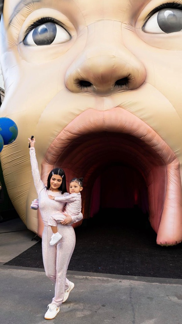 Cô gái vàng trong làng đầu thai gọi tên con gái Kylie Jenner: Đi du thuyền 6000 tỷ, quà sinh nhật là cả công viên khủng - Ảnh 14.