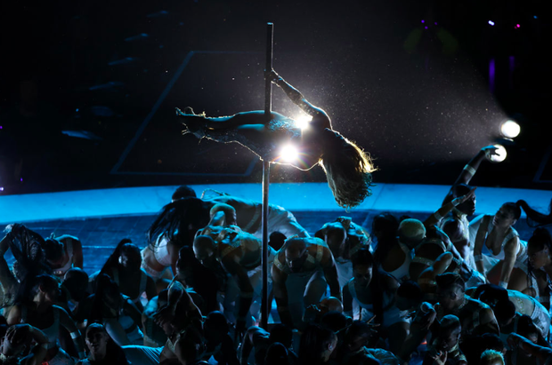 Shakira và Jennifer Lopez bùng nổ với vũ đạo múa cột đốt mắt, song ca liên khúc hit có 1-không-2 tại Super Bowl Halftime Show! - Ảnh 8.
