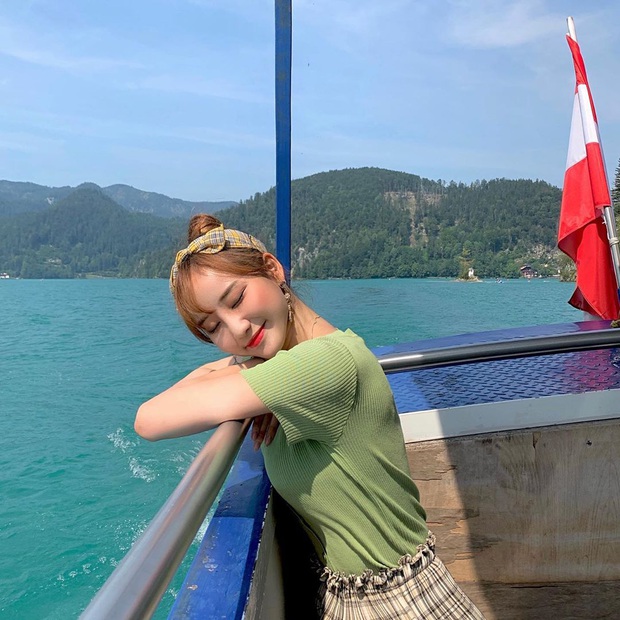Tới sân xem Son Heung-min chơi bóng, cô nàng fan hâm mộ khiến dân tình ngỡ ngàng bởi gương mặt xinh đẹp, nụ cười tươi rói - Ảnh 11. Tới sân xem Son Heung-min chơi bóng, cô nàng fan hâm mộ khiến dân tình ngỡ ngàng bởi gương mặt xinh đẹp, nụ cười tươi rói - Ảnh 11.