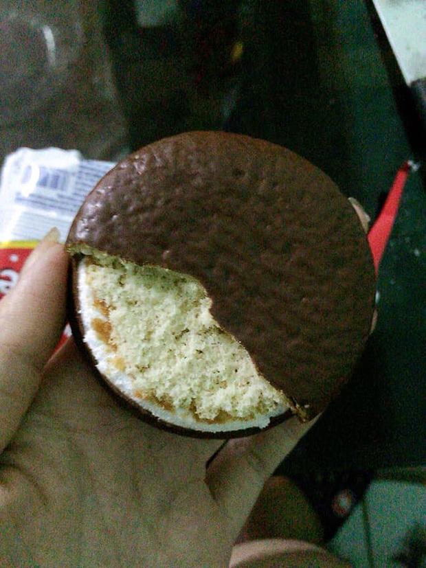 Khoe kiểu ăn Choco Pie… không nhân, anh chàng được dân mạng đồng tình hết mực, còn mách thêm nhiều cách ăn lạ hơn - Ảnh 2. Khoe kiểu ăn Choco Pie… không nhân, anh chàng được dân mạng đồng tình hết mực, còn mách thêm nhiều cách ăn lạ hơn - Ảnh 2.