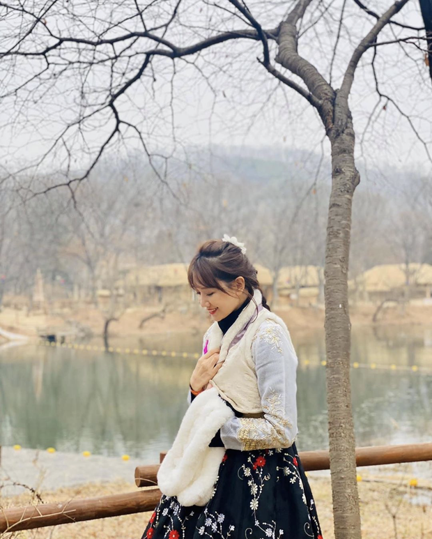 Xem dàn sao Bố già pose hình với hanbok: diễn sâu thì cực đỉnh nhưng khi lầy thì không ai bằng - Ảnh 2. Xem dàn sao Bố già pose hình với hanbok: diễn sâu thì cực đỉnh nhưng khi lầy thì không ai bằng - Ảnh 2.