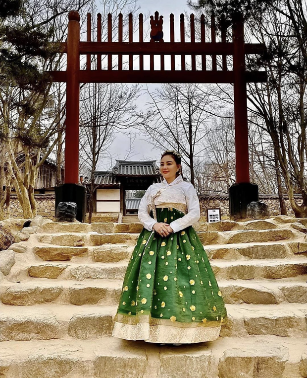 Xem dàn sao Bố già pose hình với hanbok: diễn sâu thì cực đỉnh nhưng khi lầy thì không ai bằng - Ảnh 4. Xem dàn sao Bố già pose hình với hanbok: diễn sâu thì cực đỉnh nhưng khi lầy thì không ai bằng - Ảnh 4.