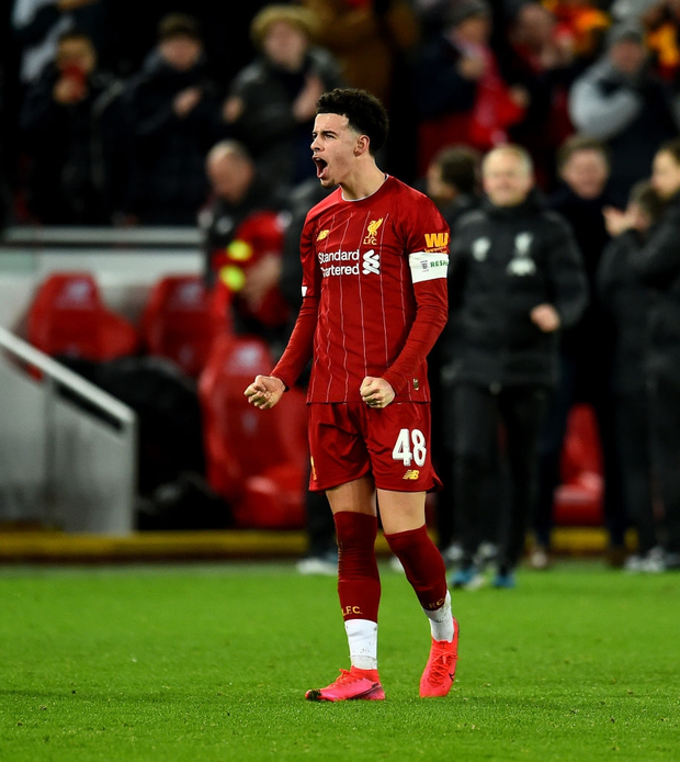 Phát hiện thú vị: Ngoài đội hình ra sân trẻ nhất lịch sử, Liverpool đi tiếp ở cúp lâu đời nhất thế giới nhờ 2 bàn phản lưới nhà “cực khó đỡ” đều từ các cựu thành viên MU - Ảnh 7. Phát hiện thú vị: Ngoài đội hình ra sân trẻ nhất lịch sử, Liverpool đi tiếp ở cúp lâu đời nhất thế giới nhờ 2 bàn phản lưới nhà “cực khó đỡ” đều từ các cựu thành viên MU - Ảnh 7.