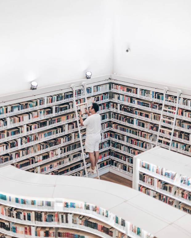 Quên những địa điểm check in đã quá quen thuộc đi, trend mới khi đến Singapore là phải sống ảo ở thư viện mới chuẩn nhé! - Ảnh 2. Quên những địa điểm check in đã quá quen thuộc đi, trend mới khi đến Singapore là phải sống ảo ở thư viện mới chuẩn nhé! - Ảnh 2.