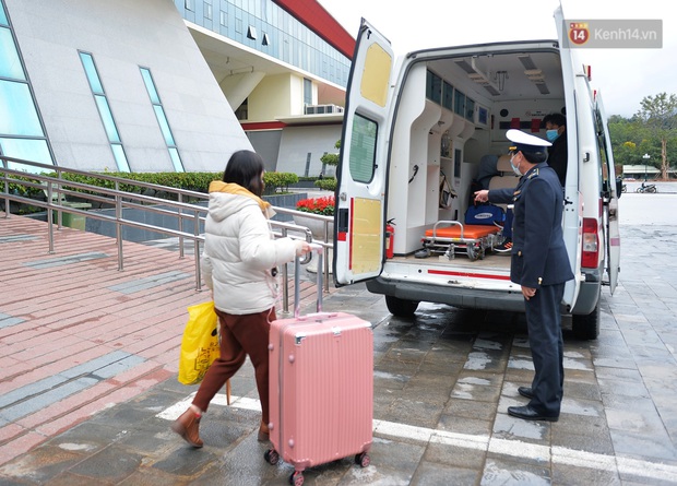 Cận cảnh quá trình kiểm tra những người nhập cảnh từ Trung Quốc về Việt Nam qua cửa khẩu Hữu Nghị - Ảnh 8. Cận cảnh quá trình kiểm tra những người nhập cảnh từ Trung Quốc về Việt Nam qua cửa khẩu Hữu Nghị - Ảnh 8.