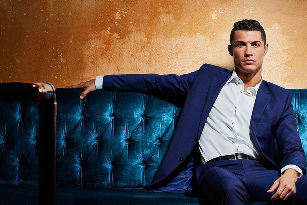 Trong ngày sinh nhật tuổi 35, Ronaldo bất ngờ bị fan đào lại ảnh từ 30 năm trước: Hóa ra, CR7 vốn đẹp trai từ bé, đúng chuẩn soái ca nhí - Ảnh 6.
