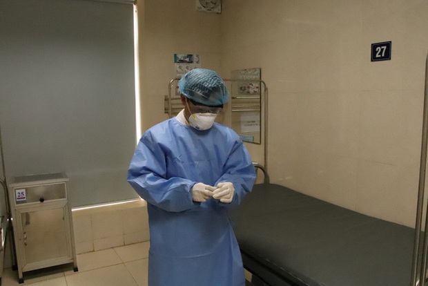 Chuyện chưa kể lúc 0 giờ đêm Giao thừa của bác sĩ trực dịch nCoV - Ảnh 3.