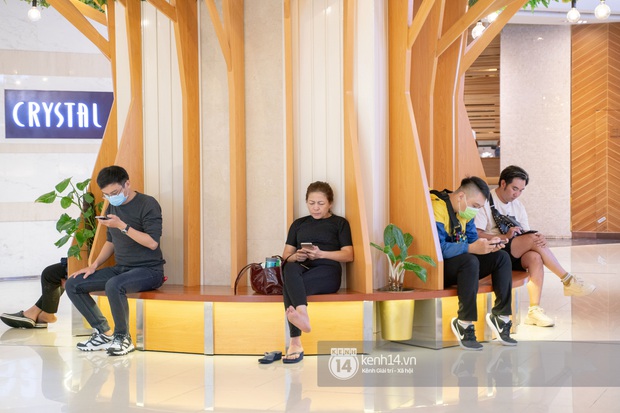 Sài Gòn: Loạt trung tâm thương mại đình đám vắng hoe trong những ngày đại dịch Corona, đi tới đâu cũng thấy… chiếc khẩu trang hiện diện - Ảnh 10. Sài Gòn: Loạt trung tâm thương mại đình đám vắng hoe trong những ngày đại dịch Corona, đi tới đâu cũng thấy… chiếc khẩu trang hiện diện - Ảnh 10.