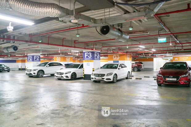 Sài Gòn: Loạt trung tâm thương mại đình đám vắng hoe trong những ngày đại dịch Corona, đi tới đâu cũng thấy… chiếc khẩu trang hiện diện - Ảnh 27. Sài Gòn: Loạt trung tâm thương mại đình đám vắng hoe trong những ngày đại dịch Corona, đi tới đâu cũng thấy… chiếc khẩu trang hiện diện - Ảnh 27.