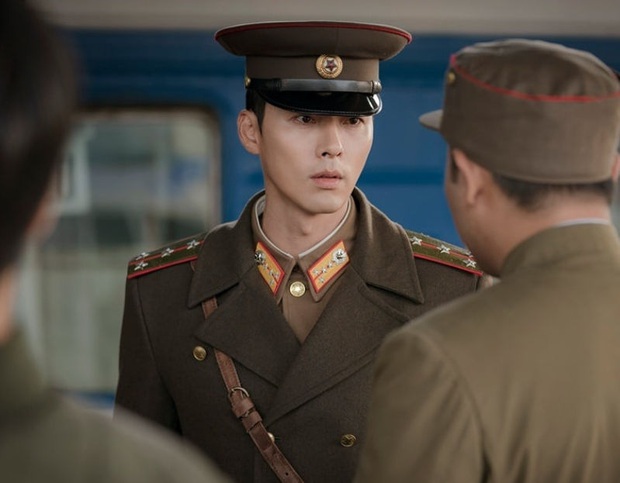 Chẳng cần soi đâu xa, Hyun Bin lộ tính cách thật ngay ở hậu trường Crash Landing on You: Đặc biệt là với Son Ye Jin! - Ảnh 11.