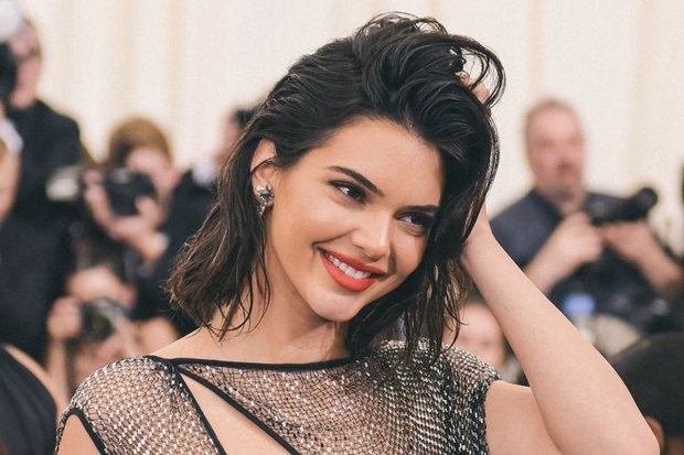 Kendall Jenner tập chơi TikTok, 2 tiếng hút ngay 500.000 follow nhưng chưa ấm chỗ đã bị ép xóa tài khoản? - Ảnh 1.