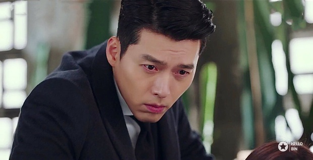 Ngã quỵ vì trai đẹp là có thật: Được Hyun Bin xoa đầu, fangirl lúng túng trượt chân, khoảnh khắc gây sốt MXH - Ảnh 4.