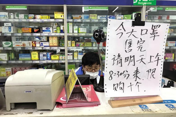 Cuộc sống đảo lộn vì virus corona: Khẩu trang và máy đo thân nhiệt xuất hiện mọi ngóc ngách, các siêu đô thị lại trở nên vắng lặng chưa từng thấy - Ảnh 8. Cuộc sống đảo lộn vì virus corona: Khẩu trang và máy đo thân nhiệt xuất hiện mọi ngóc ngách, các siêu đô thị lại trở nên vắng lặng chưa từng thấy - Ảnh 8.