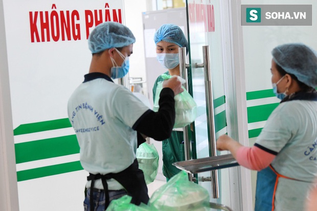 Người ngoài hành tinh lo cơm ăn, nước uống cho bệnh nhân nhiễm virus Corona như thế nào? - Ảnh 4. Người ngoài hành tinh lo cơm ăn, nước uống cho bệnh nhân nhiễm virus Corona như thế nào? - Ảnh 4.