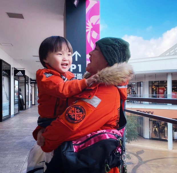 Tiết lộ sở thích mới của bé Sa trong vlog mới, Quỳnh Trần JP còn bonus thêm cả hình ảnh 2 cha con Sa cực rạng rỡ trên fanpage - Ảnh 5. Tiết lộ sở thích mới của bé Sa trong vlog mới, Quỳnh Trần JP còn bonus thêm cả hình ảnh 2 cha con Sa cực rạng rỡ trên fanpage - Ảnh 5.