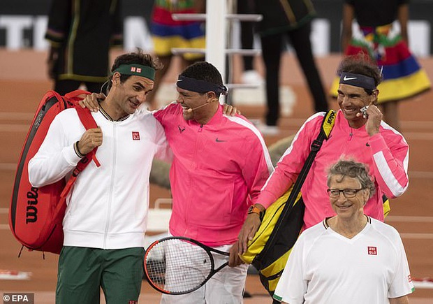 Nadal hạnh phúc ôm chầm Federer khi hai huyền thoại quần vợt cùng lập nên kỷ lục vô tiền khoáng hậu về số khán giả - Ảnh 4. Nadal hạnh phúc ôm chầm Federer khi hai huyền thoại quần vợt cùng lập nên kỷ lục vô tiền khoáng hậu về số khán giả - Ảnh 4.