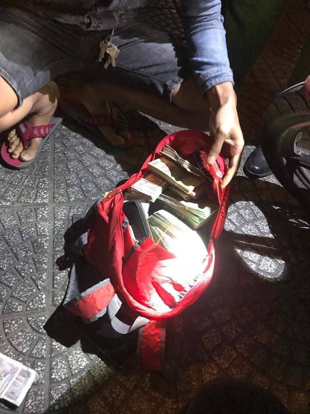 Người đàn ông đột nhập cửa hàng FPT Shop trộm hơn nửa tỷ đồng - Ảnh 2. Người đàn ông đột nhập cửa hàng FPT Shop trộm hơn nửa tỷ đồng - Ảnh 2.