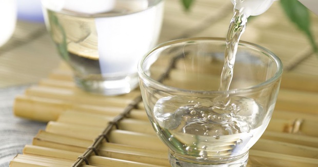 Giấm là một loại gia vị thơm ngon nhưng có 4 nhóm người không nên sử dụng nhiều nếu không muốn rước bệnh vào người - Ảnh 2. Giấm là một loại gia vị thơm ngon nhưng có 4 nhóm người không nên sử dụng nhiều nếu không muốn rước bệnh vào người - Ảnh 2.