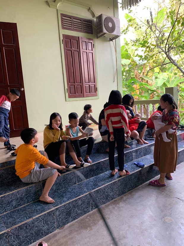 Gia đình có 7 chị em gái lại hết 5 cô đẻ cùng một năm, bố mẹ cứ đùa “nhà nhiều con gái nên dân số gia đình cứ ngày một tăng” - Ảnh 12. Gia đình có 7 chị em gái lại hết 5 cô đẻ cùng một năm, bố mẹ cứ đùa “nhà nhiều con gái nên dân số gia đình cứ ngày một tăng” - Ảnh 12.
