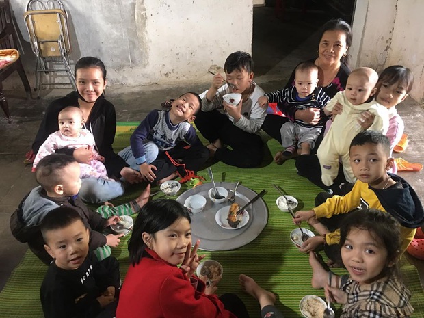 Gia đình có 7 chị em gái lại hết 5 cô đẻ cùng một năm, bố mẹ cứ đùa “nhà nhiều con gái nên dân số gia đình cứ ngày một tăng” - Ảnh 15. Gia đình có 7 chị em gái lại hết 5 cô đẻ cùng một năm, bố mẹ cứ đùa “nhà nhiều con gái nên dân số gia đình cứ ngày một tăng” - Ảnh 15.