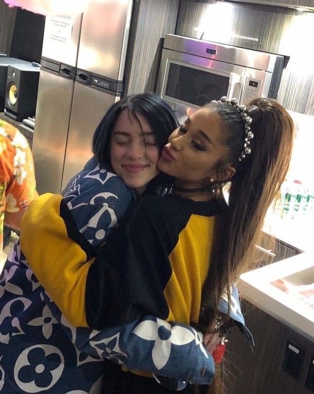 Góc vô duyên: Trưởng nhóm nhạc Green Day không ngần ngại đá xéo Ariana Grande, tâng bốc Billie Eilish mới thật sự là một nghệ sĩ hay ho? - Ảnh 3. Góc vô duyên: Trưởng nhóm nhạc Green Day không ngần ngại đá xéo Ariana Grande, tâng bốc Billie Eilish mới thật sự là một nghệ sĩ hay ho? - Ảnh 3.
