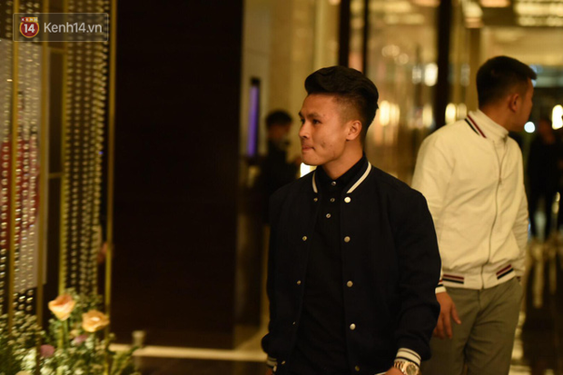 Quang Hải lẻ bóng dự đám cưới Duy Mạnh, nhiều người hụt hẫng vì cứ tưởng cô chủ tiệm nail Huyền My sẽ tới cùng - Ảnh 4. Quang Hải lẻ bóng dự đám cưới Duy Mạnh, nhiều người hụt hẫng vì cứ tưởng cô chủ tiệm nail Huyền My sẽ tới cùng - Ảnh 4.