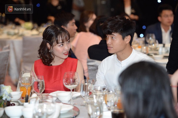 Dàn khách mời ở đám cưới Quỳnh Anh - Duy Mạnh: Toàn gương mặt trai xinh gái đẹp, dress code trắng đen nguyên team - Ảnh 11.