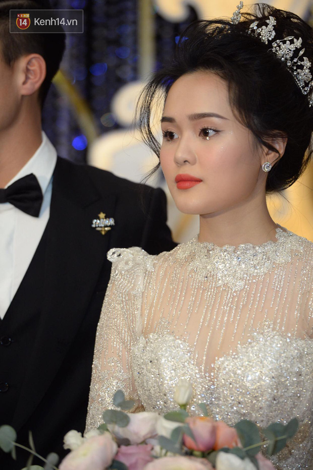 Cô dâu Quỳnh Anh xinh xỉu với layout makeup 10 điểm: Tất cả những gì một cô gái cần cho đám cưới trong mơ đều ở đây cả rồi! - Ảnh 4. Cô dâu Quỳnh Anh xinh xỉu với layout makeup 10 điểm: Tất cả những gì một cô gái cần cho đám cưới trong mơ đều ở đây cả rồi! - Ảnh 4.