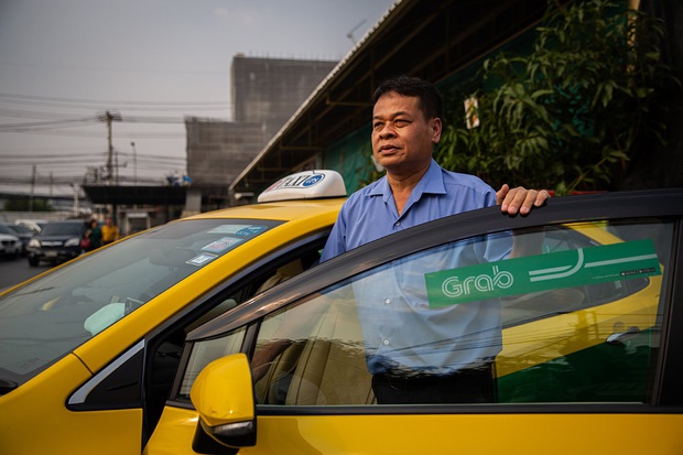 Những tài xế taxi nhiễm virus corona từ du khách nước ngoài và nỗi niềm cay đắng khi lăn bánh trong mùa dịch - Ảnh 4. Những tài xế taxi nhiễm virus corona từ du khách nước ngoài và nỗi niềm cay đắng khi lăn bánh trong mùa dịch - Ảnh 4.