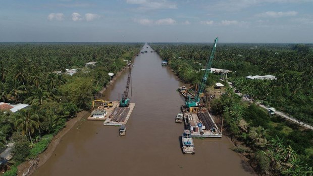 Khô-mặn tiếp diễn “khốc liệt:” Hơn 80.000 hộ dân thiếu nước sinh hoạt - Ảnh 3. Khô-mặn tiếp diễn “khốc liệt:” Hơn 80.000 hộ dân thiếu nước sinh hoạt - Ảnh 3.