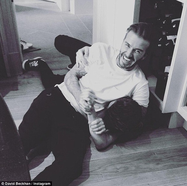 Đam mê cà khịa nhau của bố con nhà David Beckham: Cậu cả làm màu đến đâu, đã có daddy dìm tơi tả đến đó! - Ảnh 8.