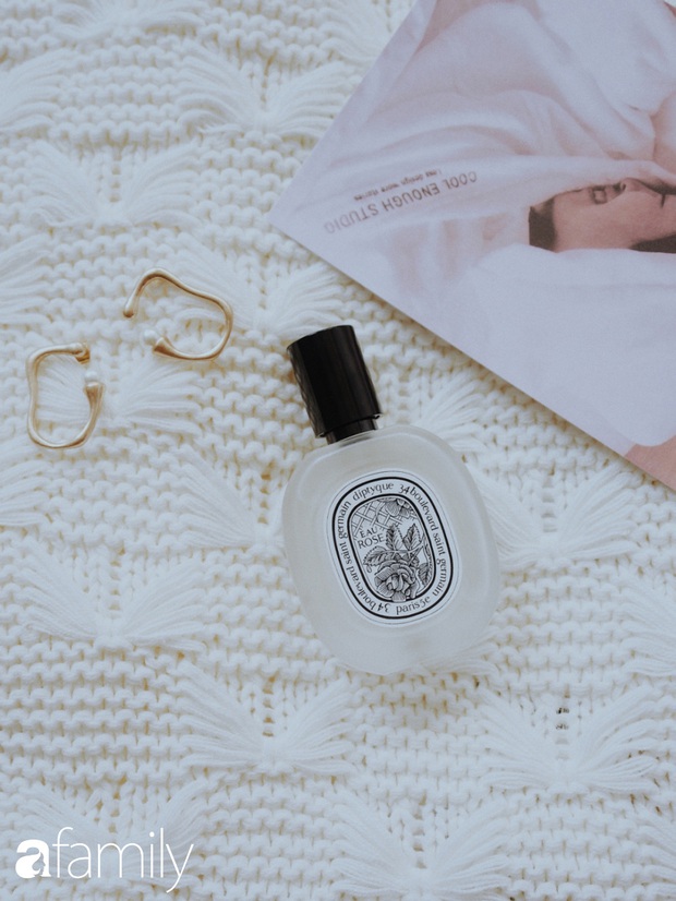 Xịt nước hoa lên tóc vừa thơm lâu lại vừa tinh tế, và đây là 4 chai nước hoa dành riêng cho tóc được các BTV làm đẹp kết nhất - Ảnh 4.