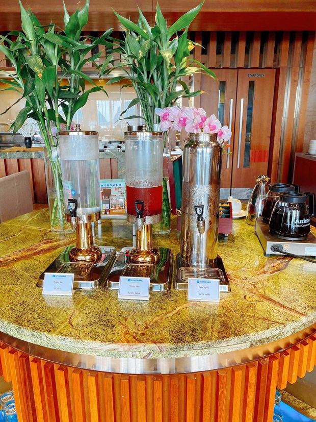 Những hình ảnh về bữa ăn cách ly bên trong khách sạn Wyndham Legend Halong ở Hạ Long sau khi bị phong toả - Ảnh 5.