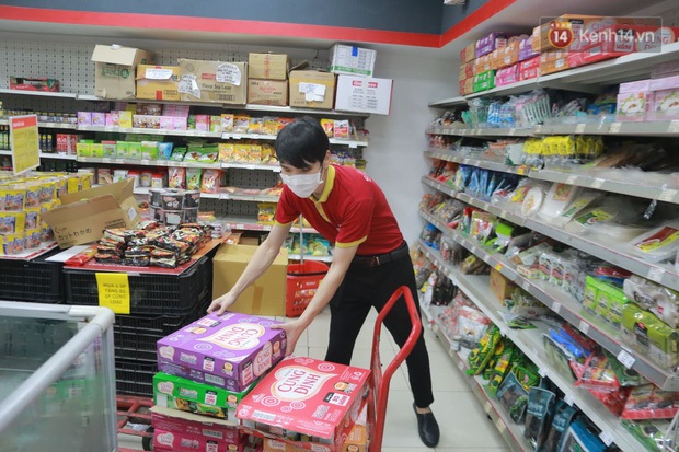 Tỷ phú Nguyễn Đăng Quang: Nhân viên VinMart thay vì lo sợ, báo ốm ở nhà thì tất cả đều đến cửa hàng làm việc đầy đủ - Ảnh 2.