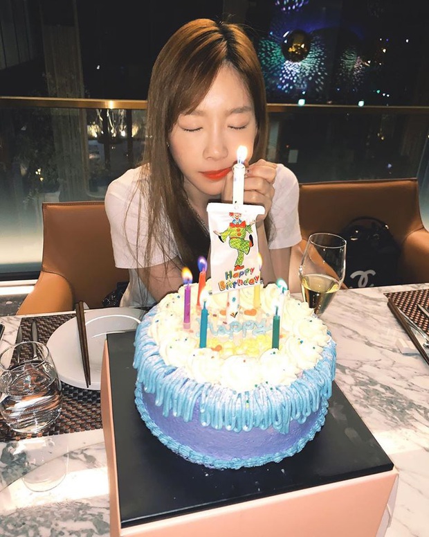 Sau bức tâm thư xúc động, Taeyeon tiếp tục trấn an người hâm mộ bằng loạt ảnh tạo dáng cực nhắng nhít bên cạnh bánh sinh nhật - Ảnh 5.