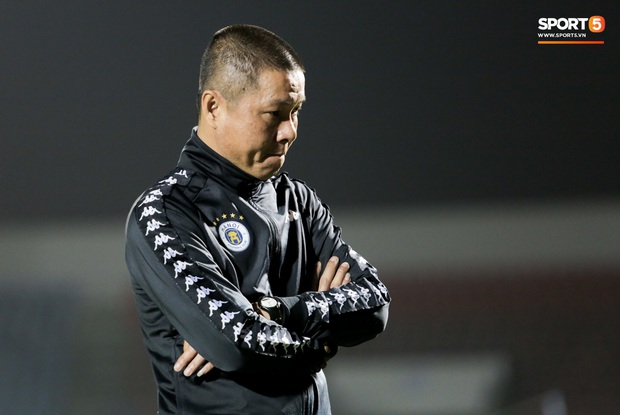 Đình Trọng vừa ăn kẹo mút, vừa đăm chiêu trong ngày Hà Nội FC thất bại - Ảnh 4.